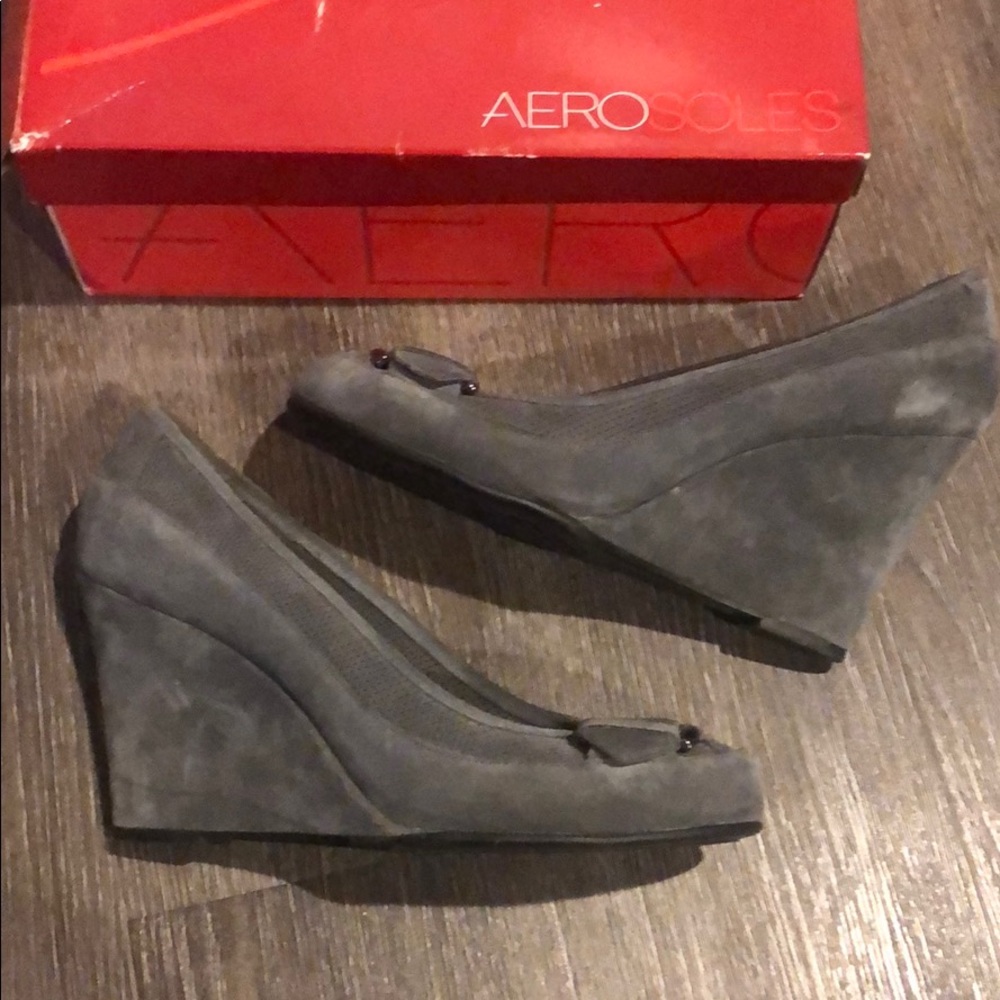 Aerosoles grey suede wedges